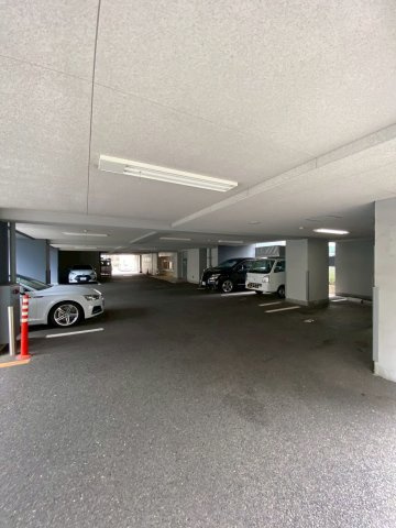 アルファレガロ神戸WESTの駐車場