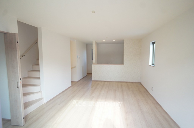 【居間・リビング】 | 東大阪市小若江3丁目 | 【LDK：ゆったり約18.37帖♪】