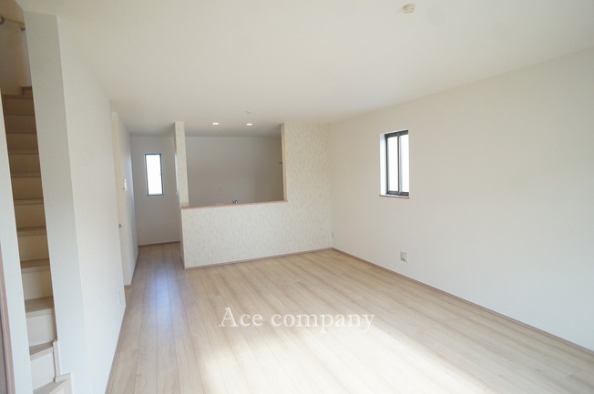 【居間・リビング】 | 東大阪市小若江3丁目 | 【LDK：ゆったり約18.37帖♪】