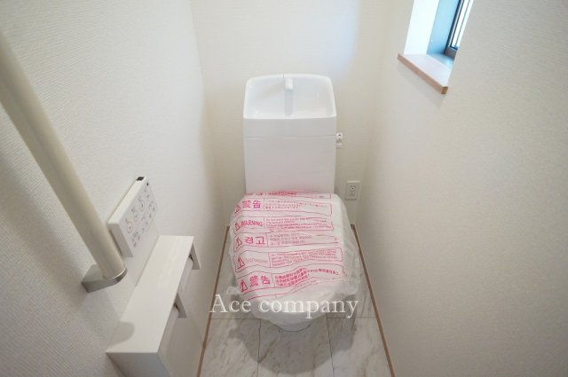 【トイレ】 | 東大阪市小若江3丁目 | トイレは1階と2階の2ヶ所に完備♪ともに同仕様のシャワートイレです☆