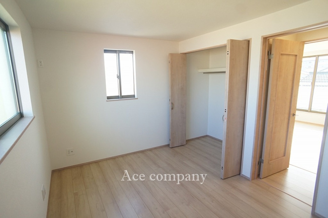 【子供部屋】 | 東大阪市小若江3丁目 | 【3階：洋室6帖】クローゼット完備です♪