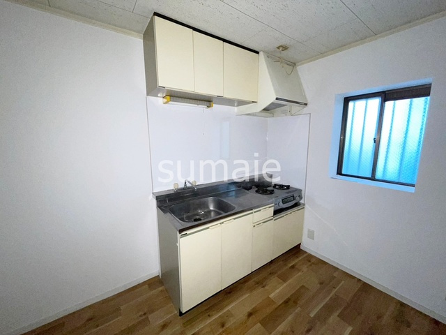 ソシアルマンションエノモトの居間・リビング|キッチンです。