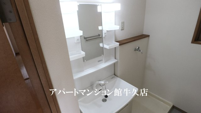 牛久ロイヤルレジデンスAⅡ型の洗面所