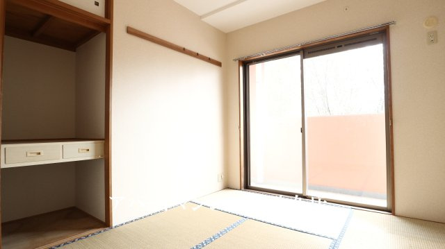 牛久ロイヤルレジデンスAⅡ型の和室