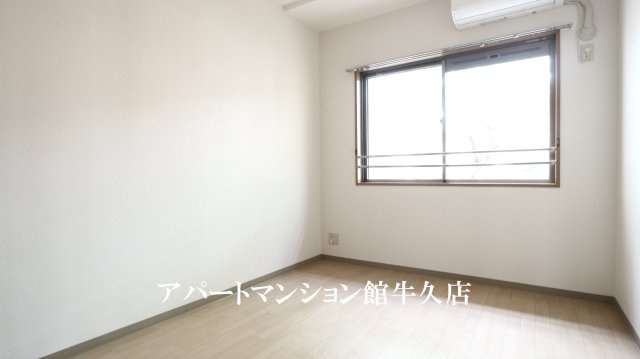 牛久ロイヤルレジデンスAⅡ型の洋室