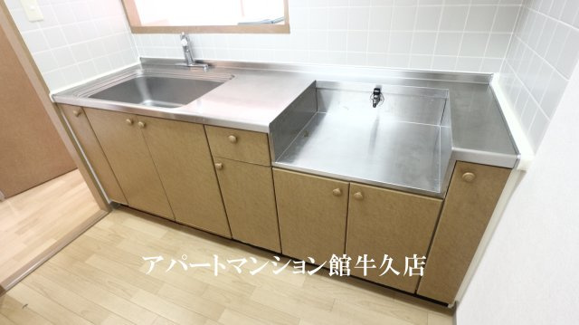 牛久ロイヤルレジデンスAⅡ型のキッチン