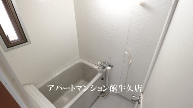 牛久ロイヤルレジデンスAⅡ型の浴室