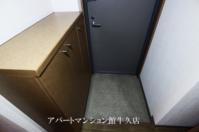 牛久ロイヤルレジデンスBⅠ型の玄関