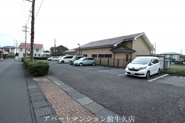 牛久ロイヤルレジデンスBⅠ型の駐車場