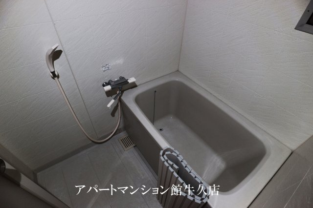 牛久ロイヤルレジデンスBⅠ型の浴室