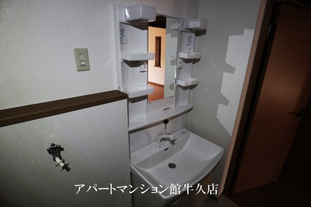 牛久ロイヤルレジデンスBⅠ型の独立洗面台
