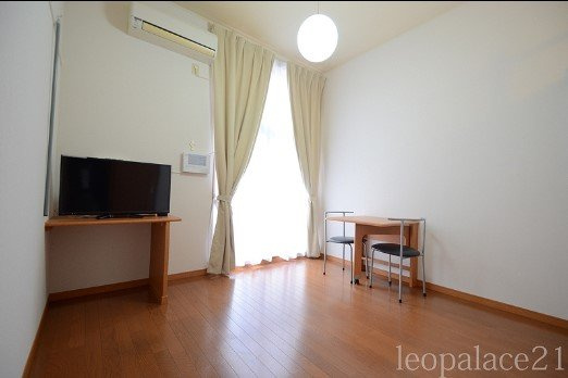 レオパレスＷｉｌｌ　竹原の居間・リビング|備品や設備仕様は号室等により異なります現地をご確認下さい。