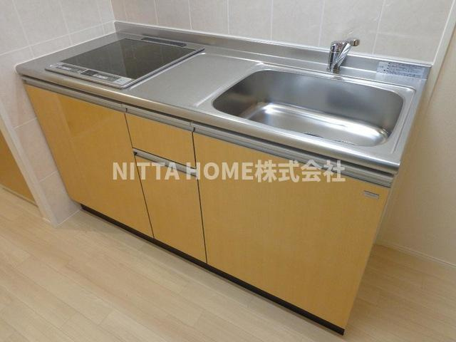 メゾンアリエッタのキッチン|ＩＨコンロ付きのシステムキッチンです♪