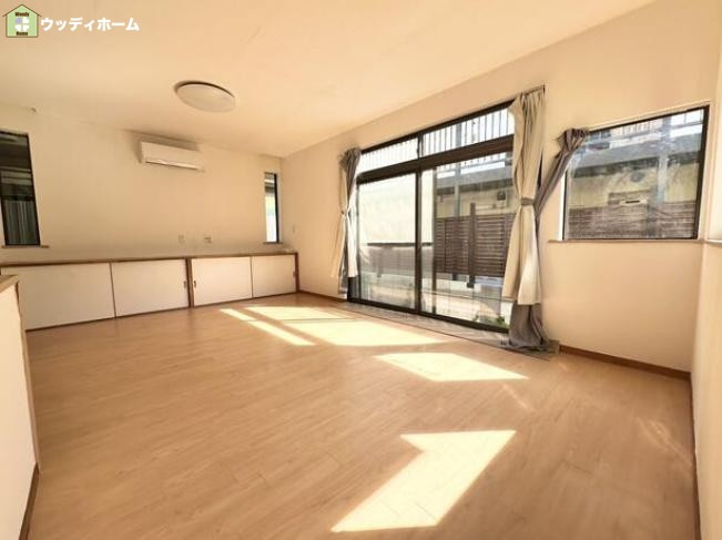 越谷市東越谷5丁目　中古一戸建ての居間・リビング