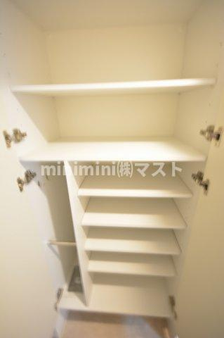 ワールドアイ難波南PORTAの収納