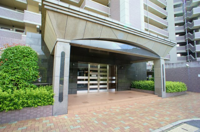 久留米市荘島町の賃貸マンションのエントランス|清潔なエントランスです