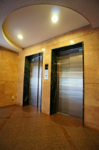 久留米市荘島町の賃貸マンションのロビー|毎日通るロビーはこのようになっています
