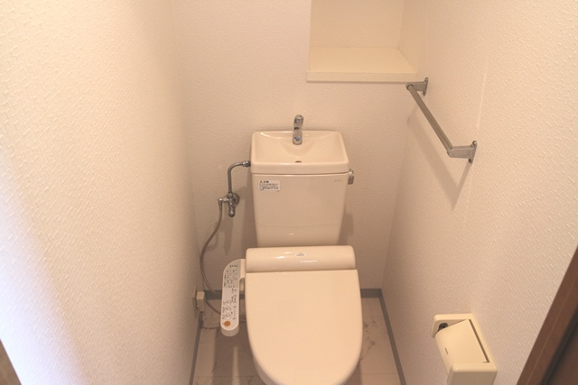 久留米市荘島町の賃貸マンションのトイレ|※写真は別室です