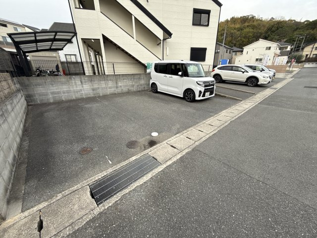 プレイン八代の駐車場