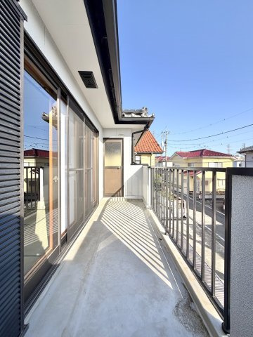 【中古戸建】高崎市井野町2期のバルコニー|■バルコニー｜空が見える広々としたバルコニー♪家族で星空観賞ができて夜が楽しみになりますね☆