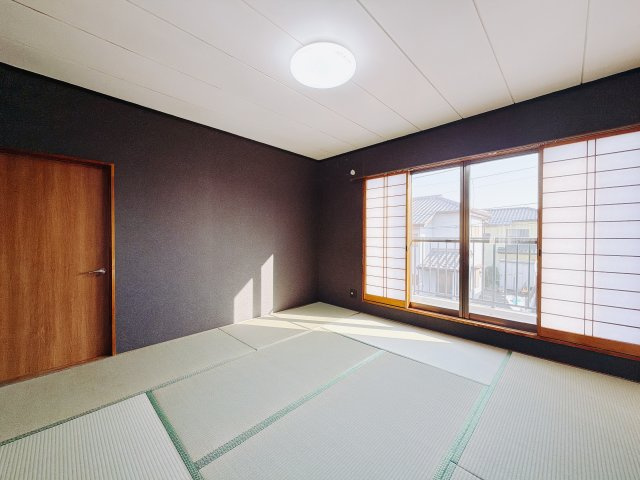 【中古戸建】高崎市井野町2期の和室|■2階和室｜のんびりと落ち着きのある和室は、客間やお子様のお昼寝スペースとしても活躍します♪