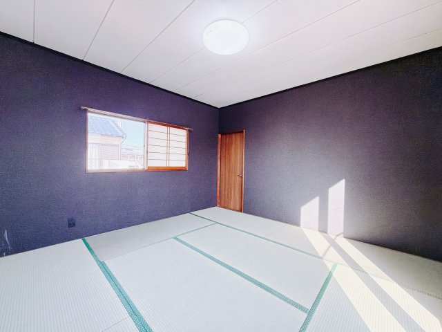 【中古戸建】高崎市井野町2期の和室|■2階和室｜独立した和室は急な来客時の対応や様々な用途に合わせて使用可能です。