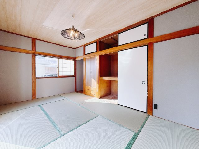 【中古戸建】高崎市井野町2期の和室|■1階和室｜和室でしか味わえない畳ならではの香りや素材で和のやすらぎを感じてください♪休日はお子様とお昼寝するのにも最適です！