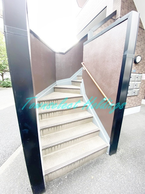 横浜市栄区笠間１丁目の賃貸マンションのエントランス