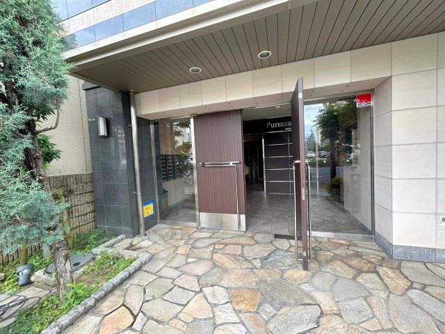 プレッツァ新大阪のエントランス