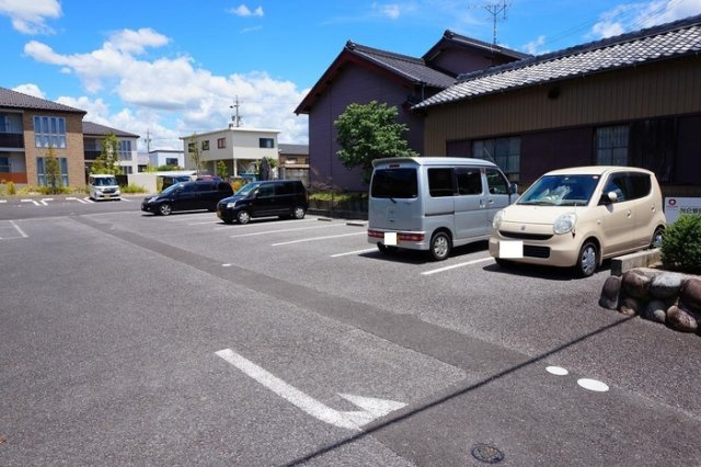 レジデンス大岡Ｂ　　　刈谷市近郊の賃貸はクラスホームの駐車場