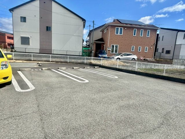 ブルック・パーク・サイドの駐車場