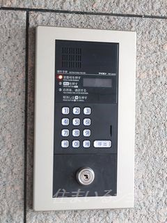 広島市安佐北区落合１丁目の賃貸マンションのエントランス