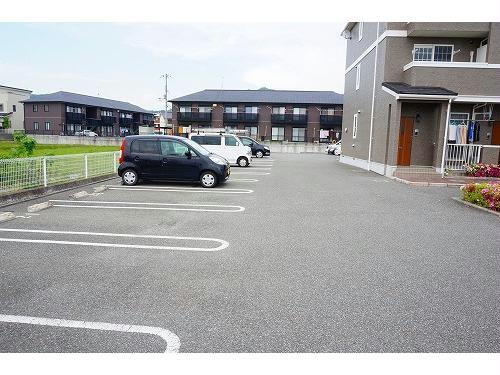 メゾン　ド　リジェールNの駐車場