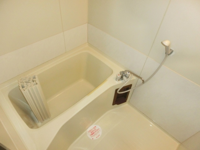 【浴室】 | 真ハイム | 清潔感のあるバスルーム。（※参考写真）