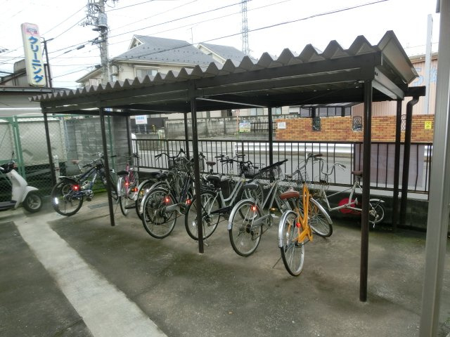 【その他共用部分】 | 真ハイム | 屋根付き駐輪場。