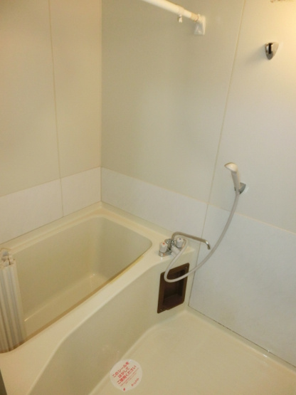 【浴室】 | 真ハイム | 清潔感のあるバスルーム。（※参考写真）