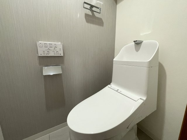 キッチン周り充実！カウンターで居酒屋やラーメン屋ごっこも楽しめる、ヘイ！お待ちっ！！！な、『サングレイス小机』リフォームのトイレ|トイレもきれいです