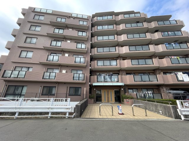 キッチン周り充実！カウンターで居酒屋やラーメン屋ごっこも楽しめる、ヘイ！お待ちっ！！！な、『サングレイス小机』リフォーム