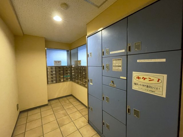 キッチン周り充実！カウンターで居酒屋やラーメン屋ごっこも楽しめる、ヘイ！お待ちっ！！！な、『サングレイス小机』リフォームのその他共用部分