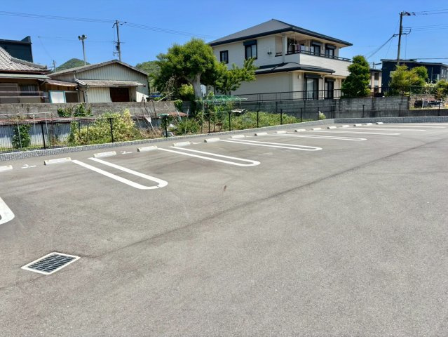 ハイムエルピスⅡの駐車場