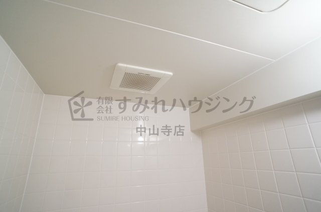 メゾン東野の駐車場