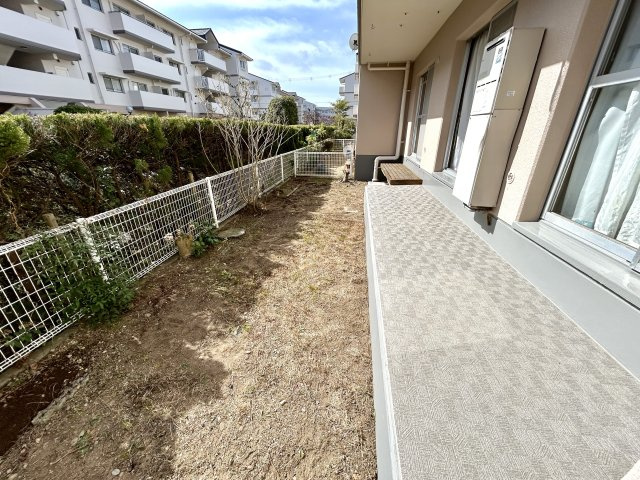 ウェル・メロード狩場台第２-14号棟の庭