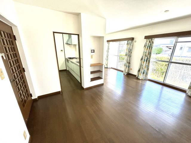 ウェル・メロード狩場台第２-14号棟の居間・リビング