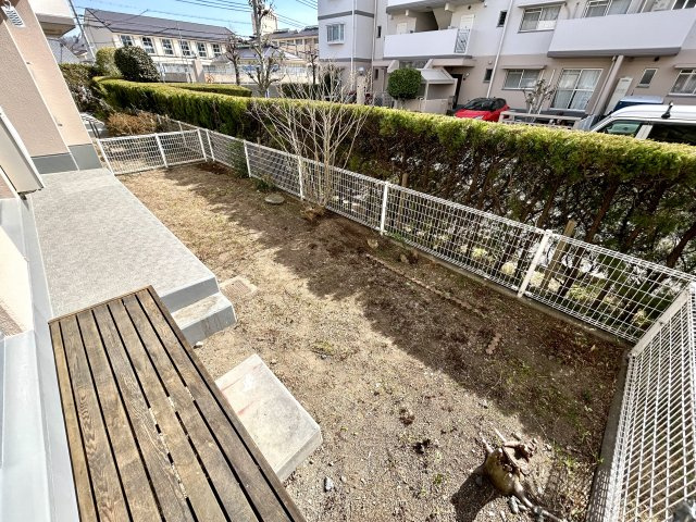 ウェル・メロード狩場台第２-14号棟の庭