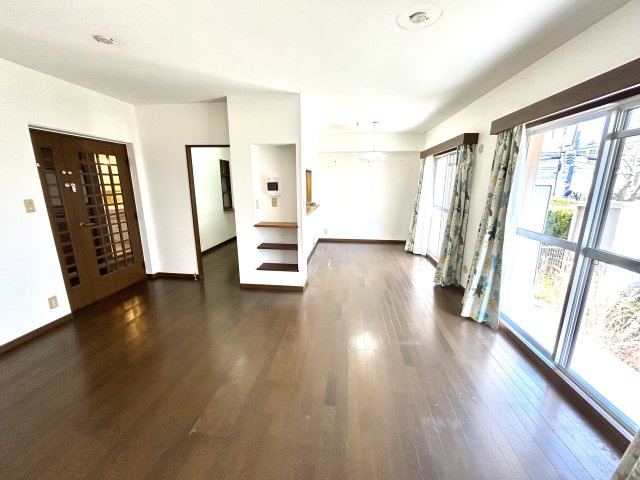 ウェル・メロード狩場台第２-14号棟の居間・リビング