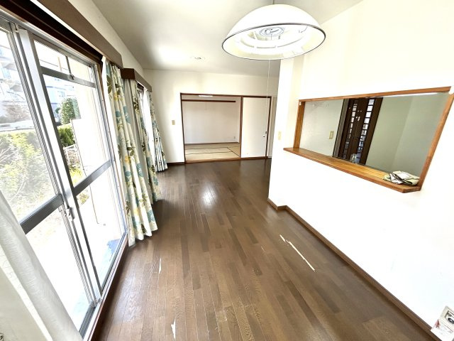 ウェル・メロード狩場台第２-14号棟の居間・リビング