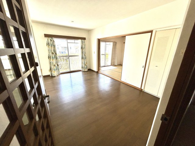 ウェル・メロード狩場台第２-14号棟の居間・リビング