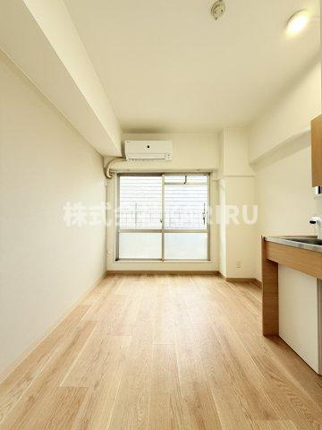 ロイヤルハイツ新深江の居間・リビング|同物件別部屋の写真です。