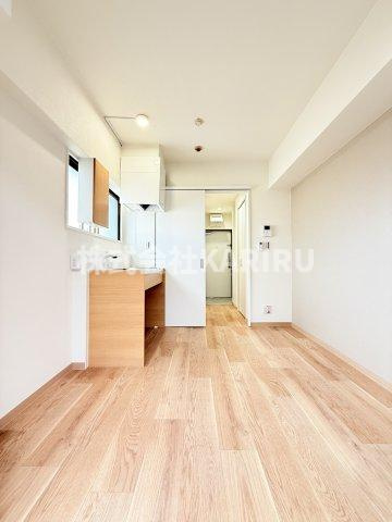 ロイヤルハイツ新深江の居間・リビング|同物件別部屋の写真です。