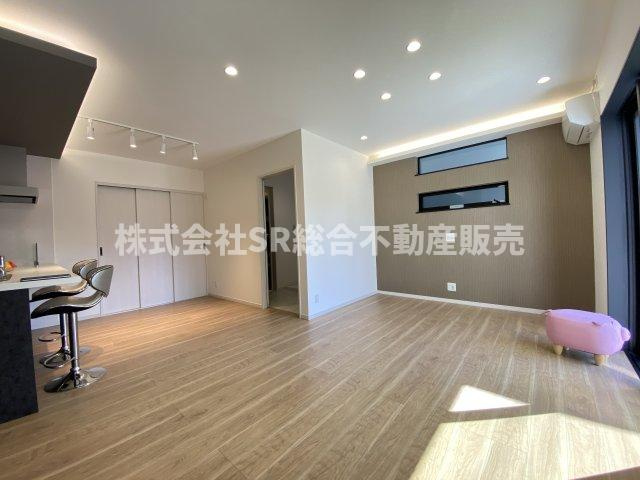 フロックスタウン中鴻池町A棟の居間・リビング|リビングは16.5帖♪ご家族でゆったりとお過ごしいただけます！